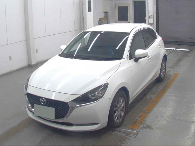 2020 Mazda Mazda2 in white, photo 1 of 4, for sale in Kenya (Ref M20-02417)