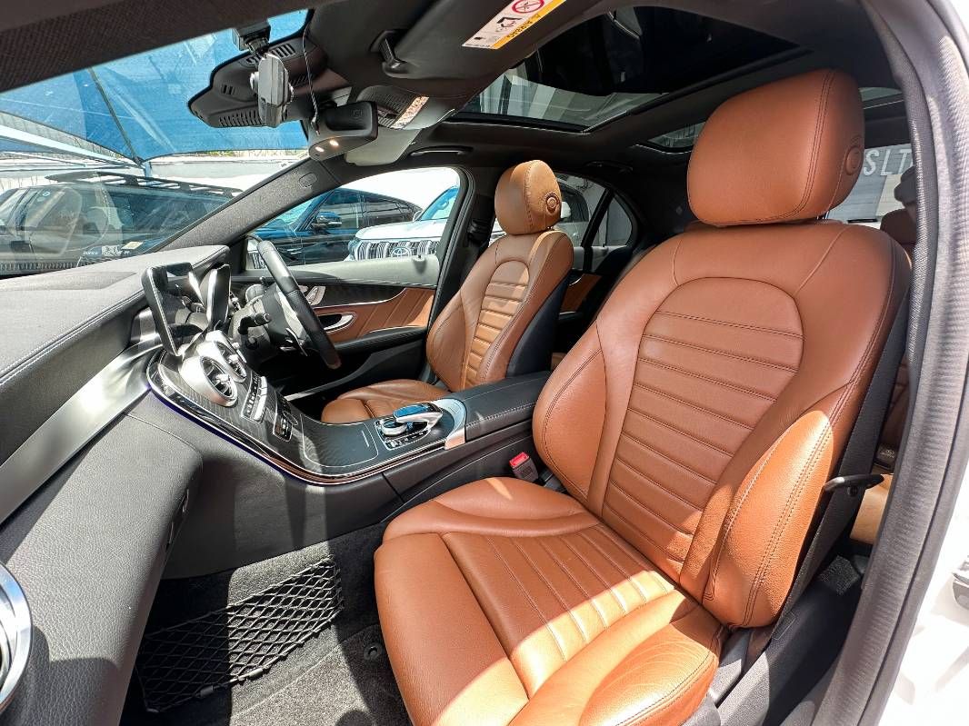 2019 Mercedes-Benz C43 in pearl, photo 8 of 10, for sale in Kenya (Ref M19-77855)