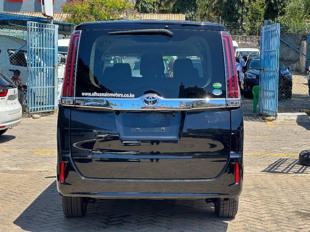 2019 Toyota Noah