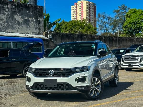 2020 Volkswagen T-Roc in pearl, photo 1 of 13, for sale in Kenya (Ref V20-59899)