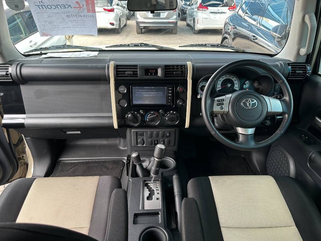 2018 Toyota Fjcrusier in beige, photo 6 of 11, for sale in Kenya (Ref T18-37728)