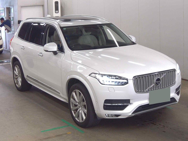 2019 Volvo XC90 in pearl, photo 1 of 4, for sale in Kenya (Ref V19-84425)