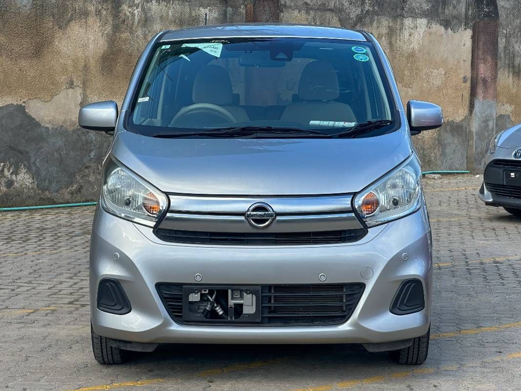 2019 Nissan Dayz in silver, photo 2 of 12, for sale in Kenya (Ref N19-47041)