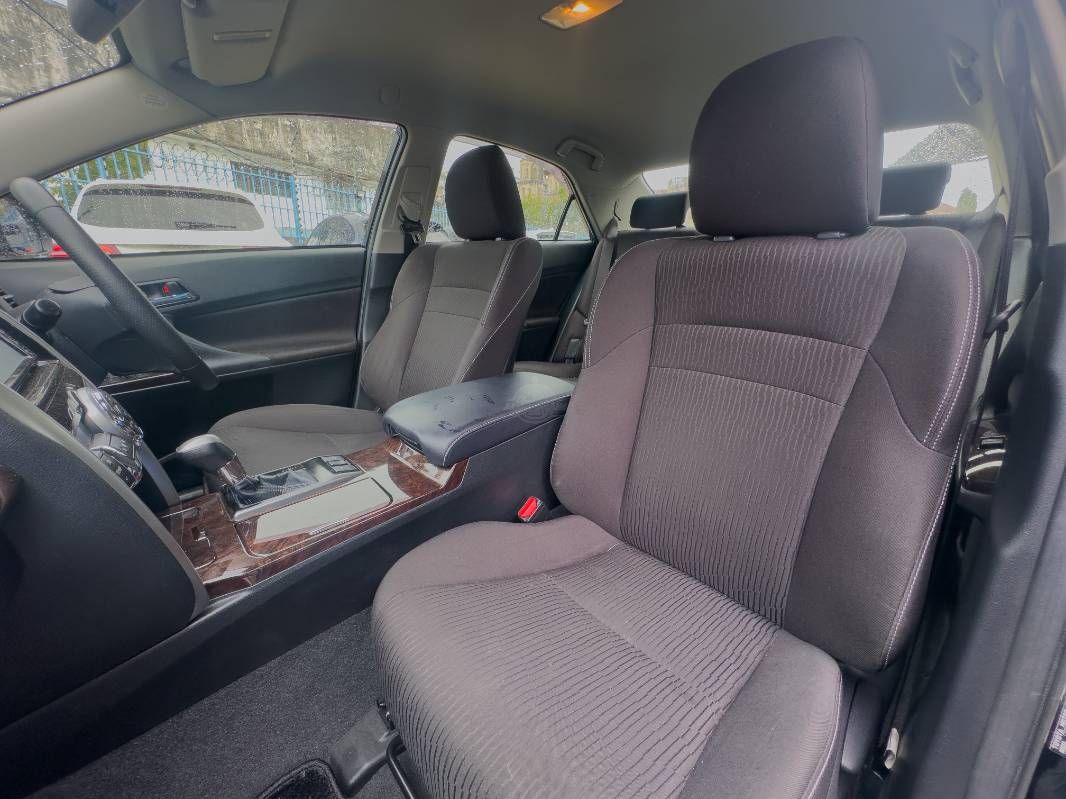 2019 Toyota Mark X in black, photo 10 of 12, for sale in Kenya (Ref T19-11760)