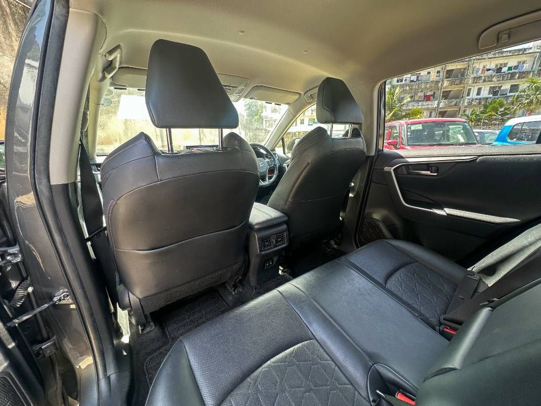2019 Toyota RAV4 in grey, photo 11 of 12, for sale in Kenya (Ref T19-03561)