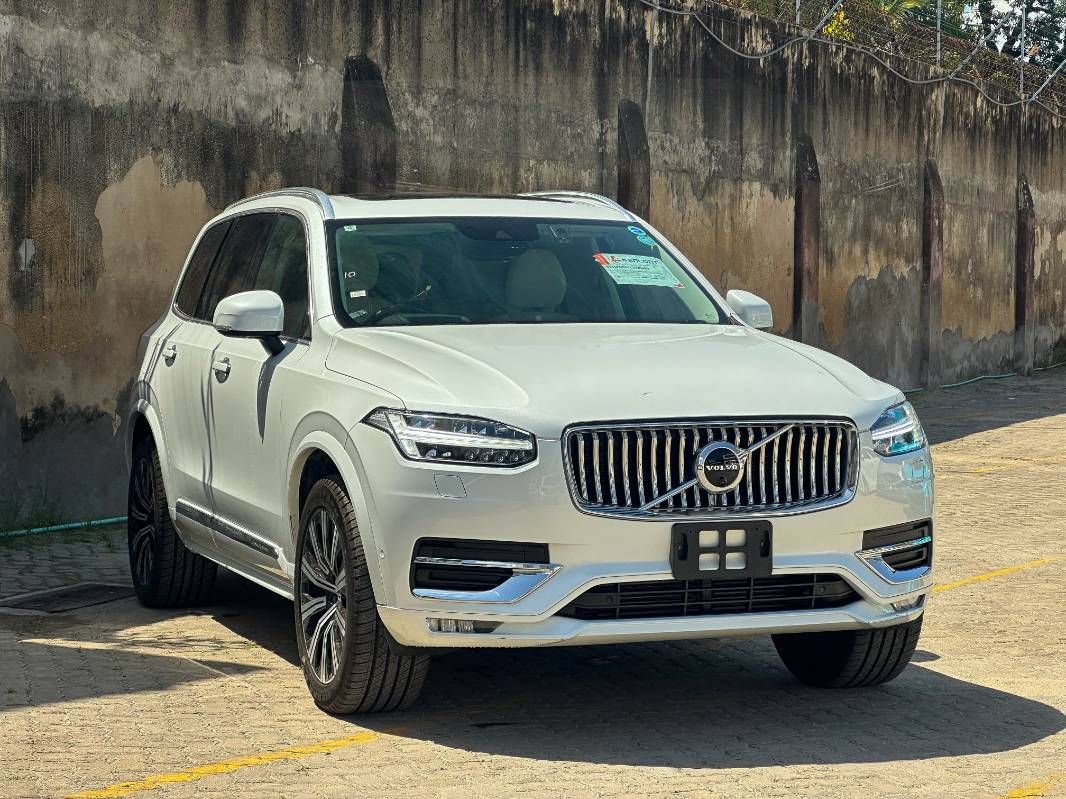 2020 Volvo XC90 in pearl, photo 7 of 13, for sale in Kenya (Ref V20-21499)