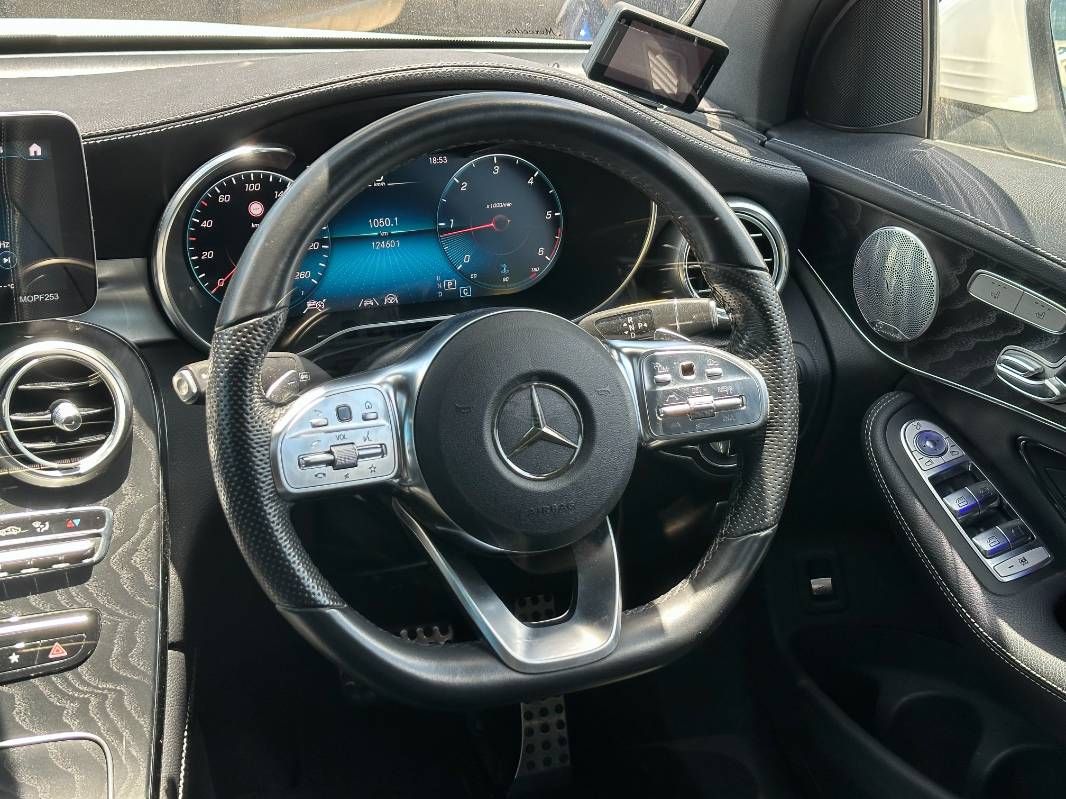 2019 Mercedes-Benz GLC220 in pearl, photo 9 of 13, for sale in Kenya (Ref M19-79525)