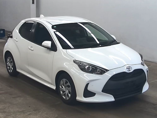 2020 Toyota Yaris in white, photo 1 of 4, for sale in Kenya (Ref T20-12890)