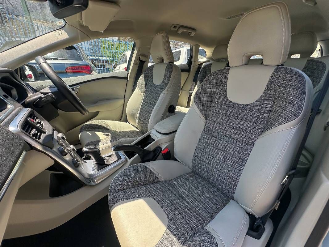 2019 Volvo V40