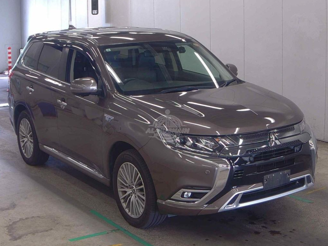 2019 Mitsubishi Outlander in brown, photo 1 of 3, for sale in Kenya (Ref M19-01191)