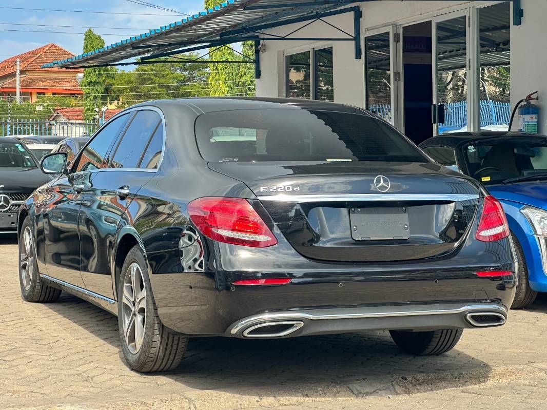 2019 Mercedes-Benz E220 in black, photo 4 of 12, for sale in Kenya (Ref M19-80629)