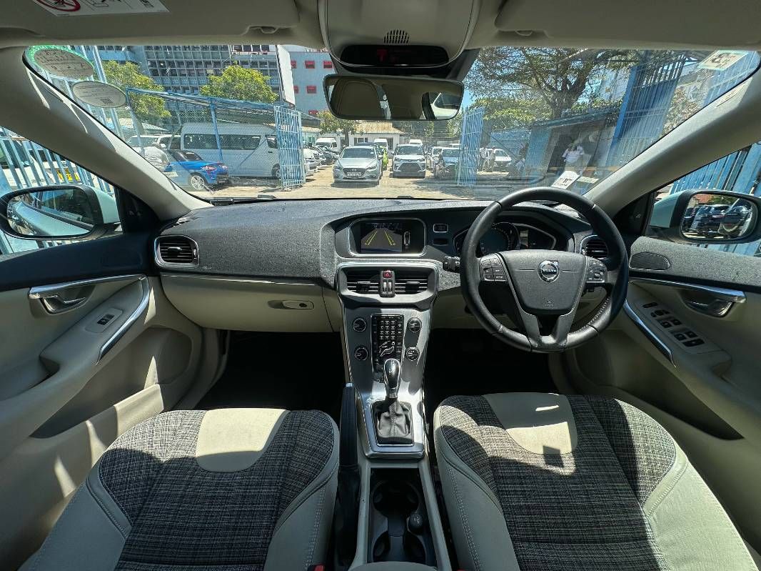 2019 Volvo V40