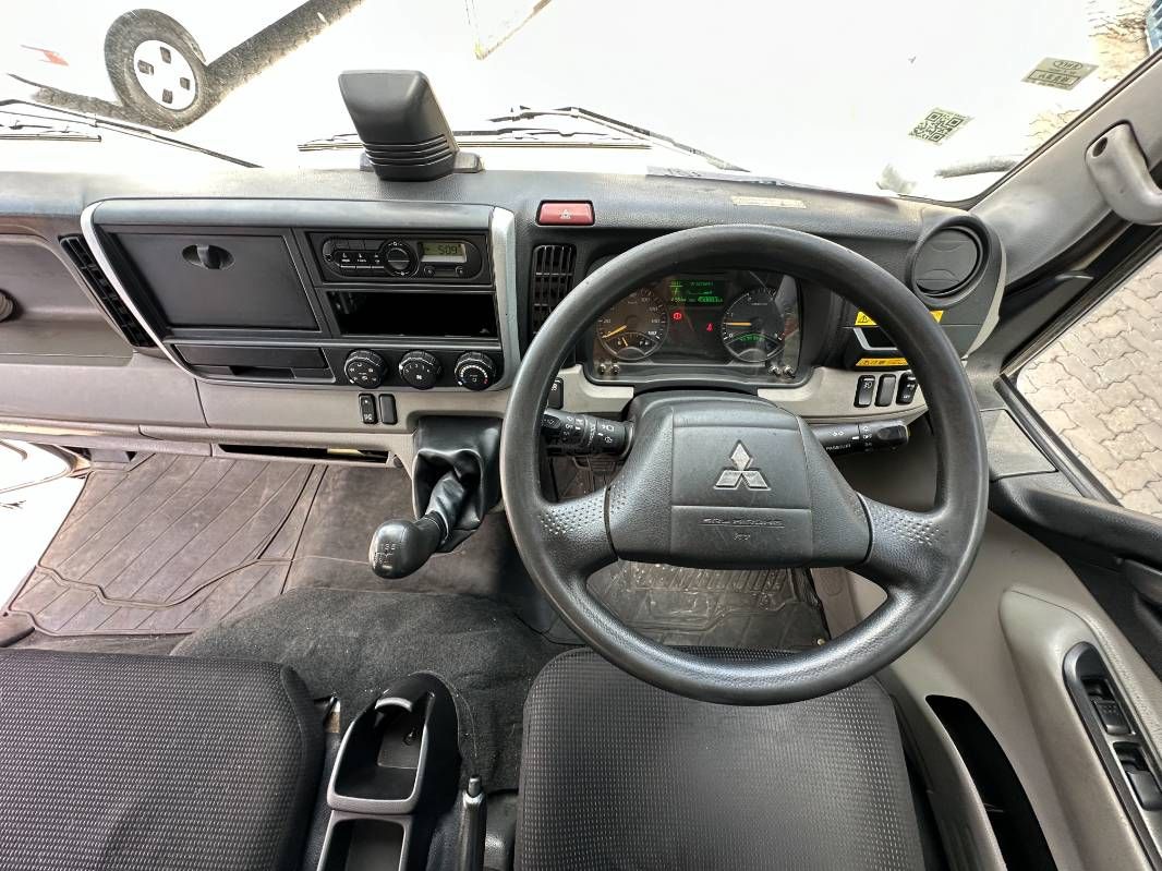 2019 Mitsubishi Fuso Canter in white, photo 8 of 10, for sale in Kenya (Ref M19-73911)