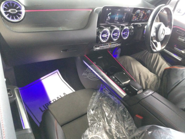 2020 Mercedes-Benz GLA35 in silver, photo 3 of 4, for sale in Kenya (Ref M20-06743)