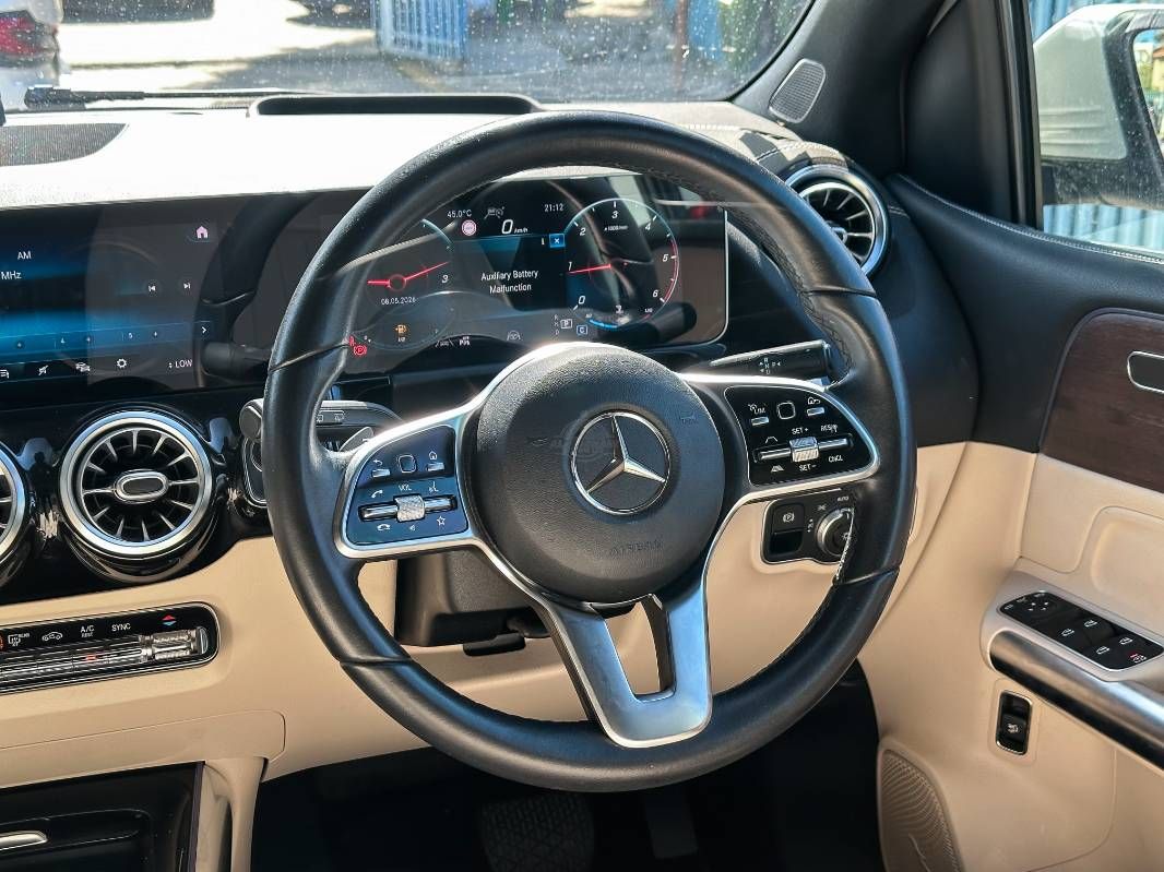 2019 Mercedes-Benz B200 in white, photo 9 of 13, for sale in Kenya (Ref M19-77376)