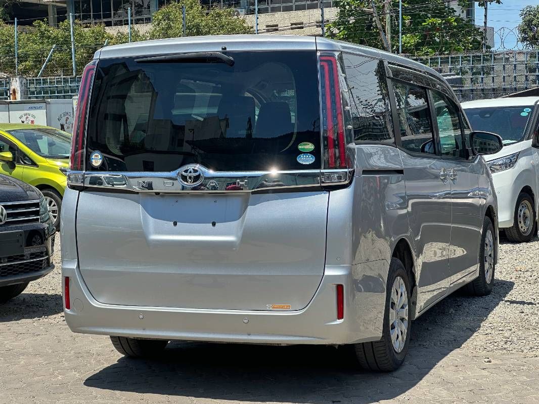 2019 Toyota Noah in silver, photo 6 of 13, for sale in Kenya (Ref T19-33848)
