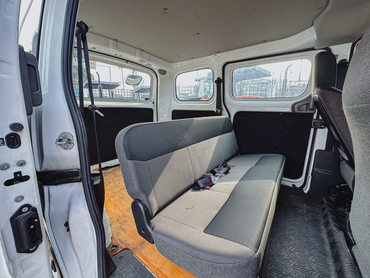 2019 Nissan NV200 in white, photo 5 of 9, for sale in Kenya (Ref N19-37213)