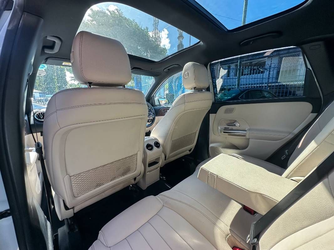 2019 Mercedes-Benz B200 in white, photo 12 of 13, for sale in Kenya (Ref M19-77376)