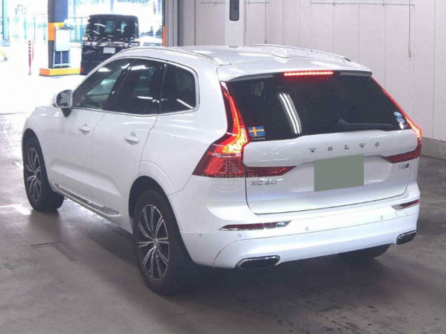 2019 Volvo XC60 in pearl, photo 3 of 3, for sale in Kenya (Ref V19-41573)