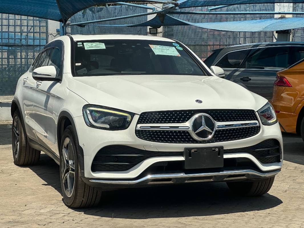 2019 Mercedes-Benz GLC220 in pearl, photo 7 of 13, for sale in Kenya (Ref M19-79525)