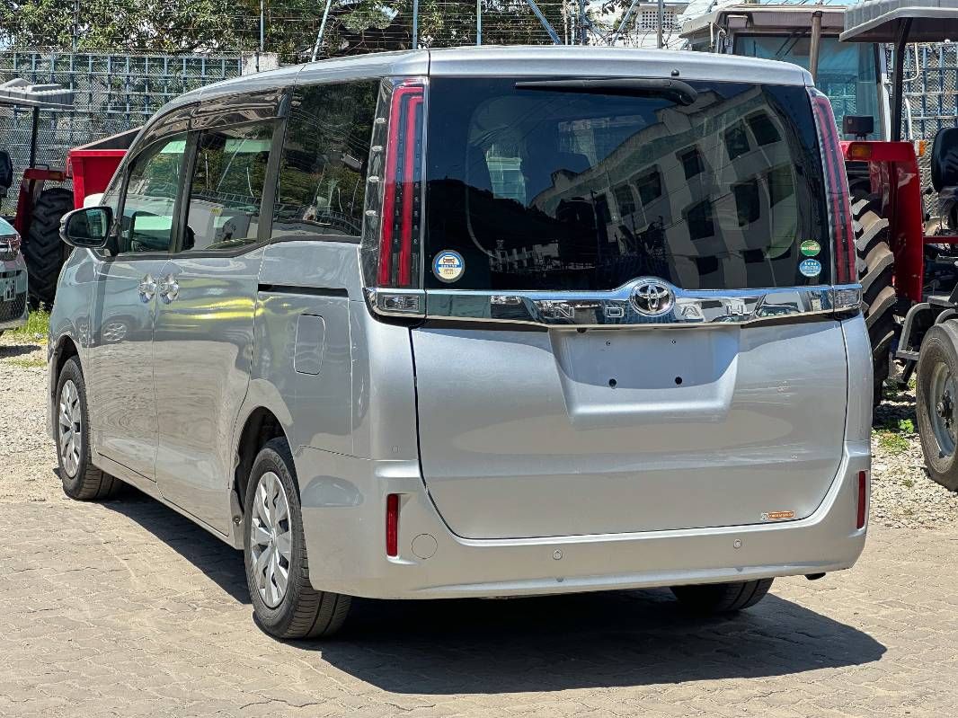 2019 Toyota Noah in silver, photo 4 of 13, for sale in Kenya (Ref T19-33848)