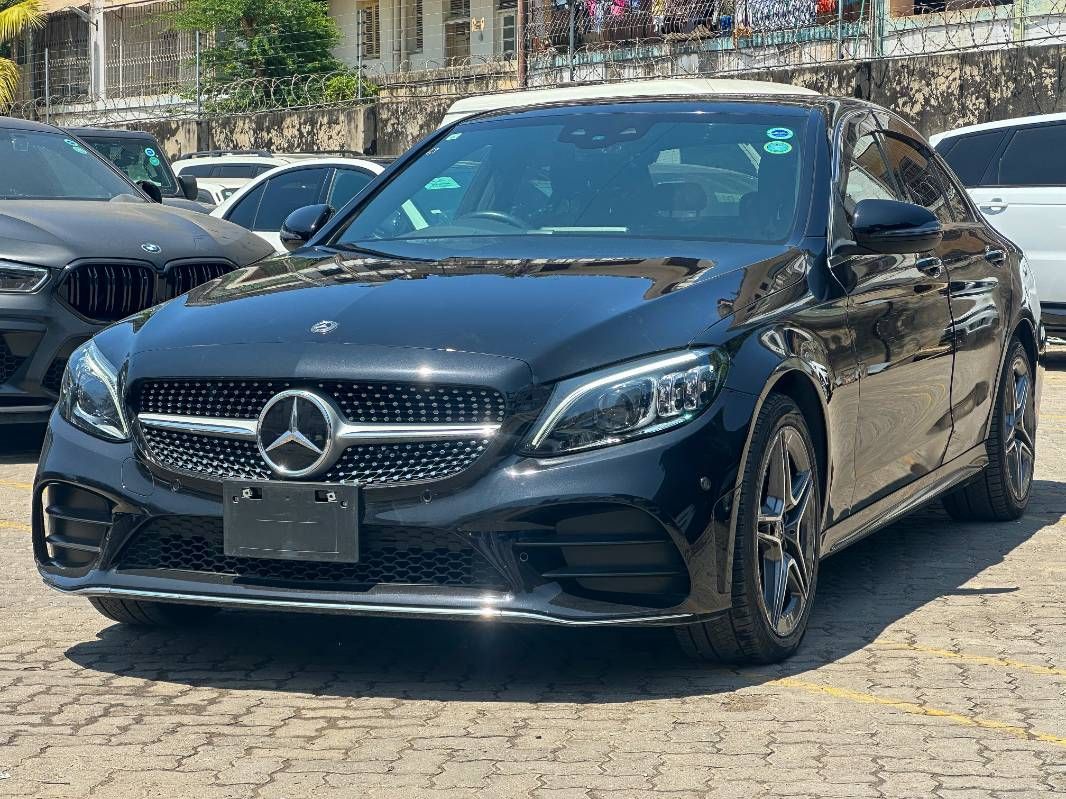2019 Mercedes-Benz C220 in black, photo 3 of 13, for sale in Kenya (Ref M19-37069)
