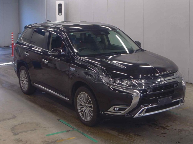 2019 Mitsubishi Outlander in black, photo 1 of 3, for sale in Kenya (Ref M19-01075)