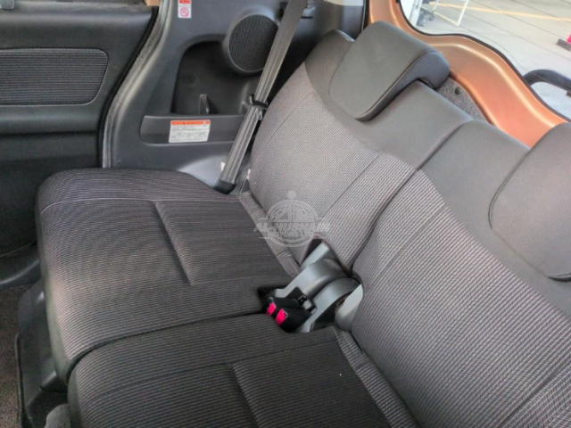 2019 Nissan Roox in gold, photo 2 of 4, for sale in Kenya (Ref N19-88394)