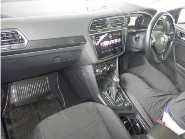2019 Volkswagen Tiguan in black, photo 2 of 3, for sale in Kenya (Ref V19-39316)