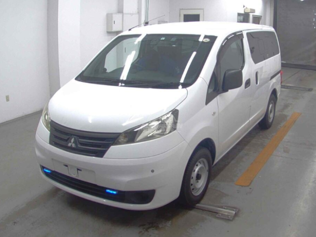 2019 Mitsubishi Delica in white, photo 1 of 4, for sale in Kenya (Ref M19-10019)