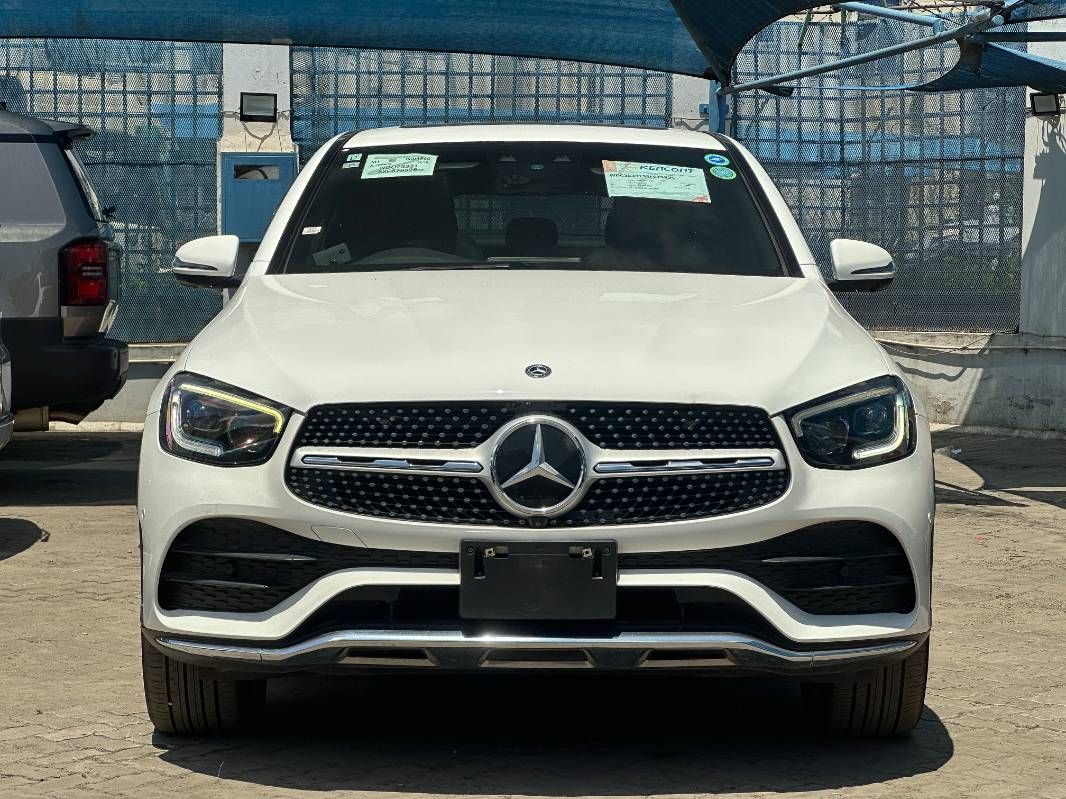 2019 Mercedes-Benz GLC220 in pearl, photo 2 of 13, for sale in Kenya (Ref M19-79525)