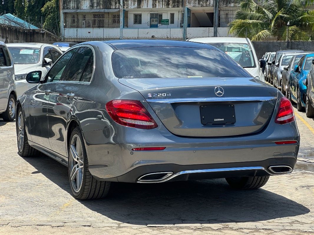2019 Mercedes-Benz E220