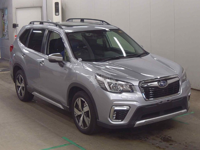 2019 Subaru Forester in silver, photo 1 of 3, for sale in Kenya (Ref S19-13595)