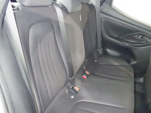 2020 Toyota Yaris in silver, photo 2 of 4, for sale in Kenya (Ref T20-12479)