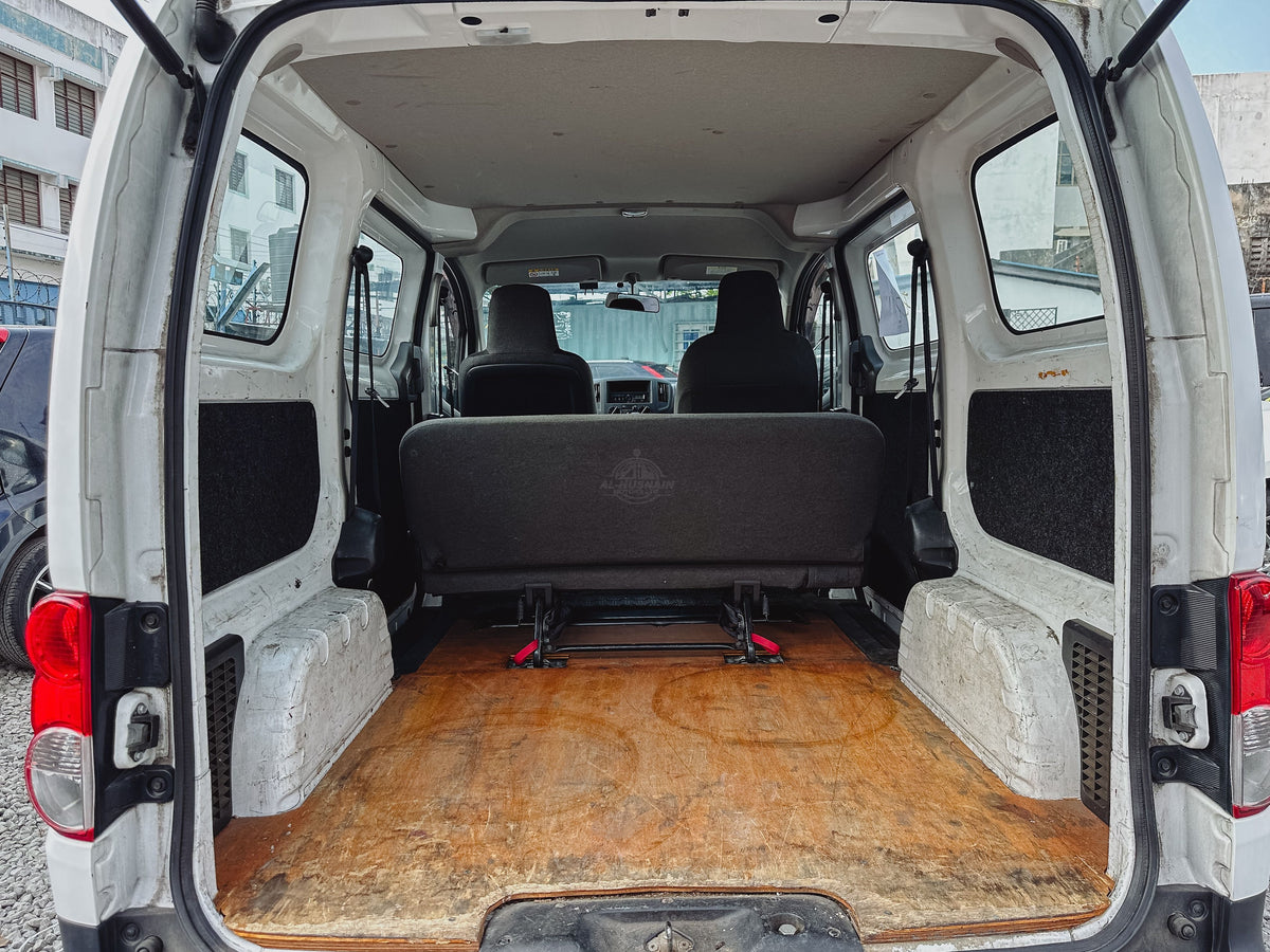 2019 Nissan NV200 in white, photo 2 of 9, for sale in Kenya (Ref N19-37213)