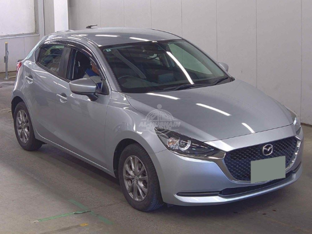 2019 Mazda Mazda2 in silver, photo 1 of 4, for sale in Kenya (Ref M19-01203)