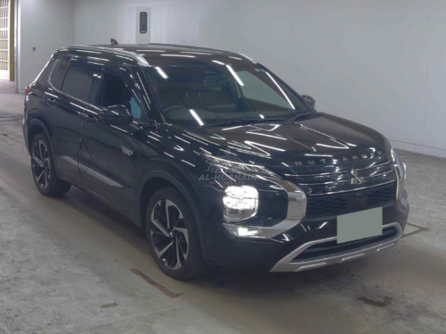2022 Mitsubishi Outlander in black, photo 1 of 3, for sale in Kenya (Ref M22-06725)