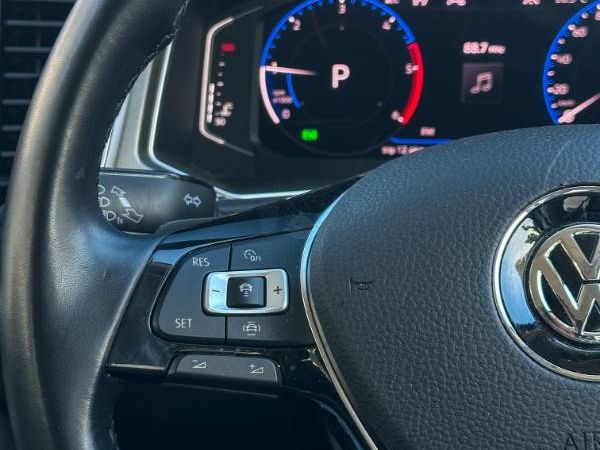 2020 Volkswagen T-Roc in pearl, photo 10 of 13, for sale in Kenya (Ref V20-59899)