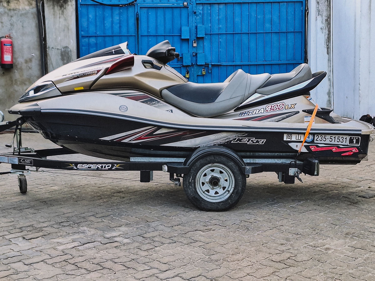 2018 Kawasaki Ultra300lx in gold, photo 2 of 11, for sale in Kenya (Ref K18-0j213)