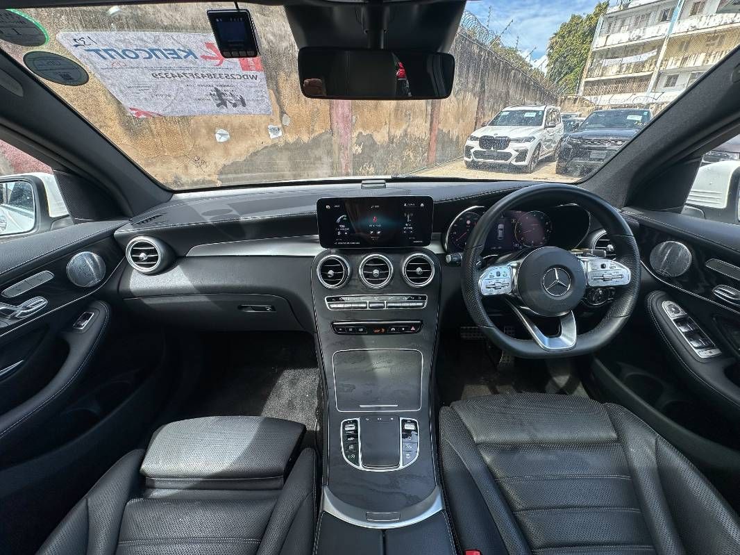 2021 Mercedes-Benz GLC300
