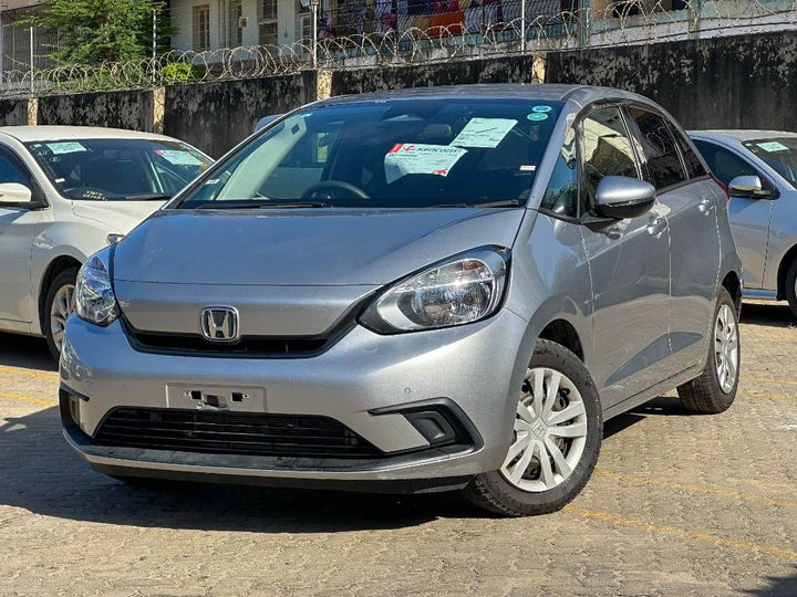 2020 Honda Fit in silver, photo 1 of 12, for sale in Kenya (Ref H20-08566)