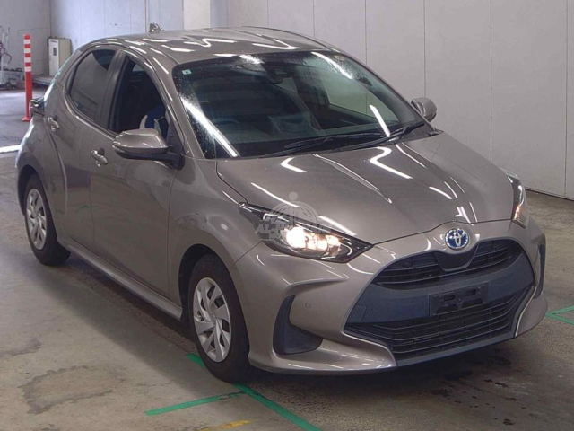 2021 Toyota Yaris in brown, photo 1 of 3, for sale in Kenya (Ref T21-64477)