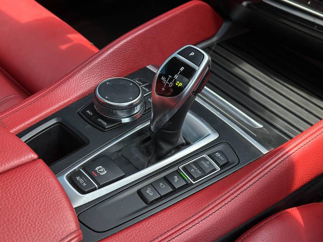 2019 BMW X6 in white, photo 10 of 13, for sale in Kenya (Ref B19-56574)