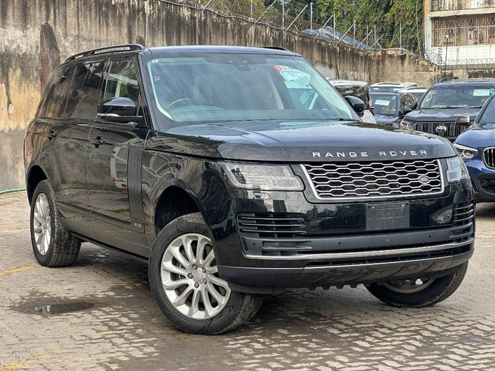 2020 Land Rover Voque in black, photo 1 of 15, for sale in Kenya (Ref L20-44562)