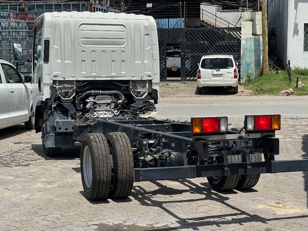 2019 Isuzu Elf