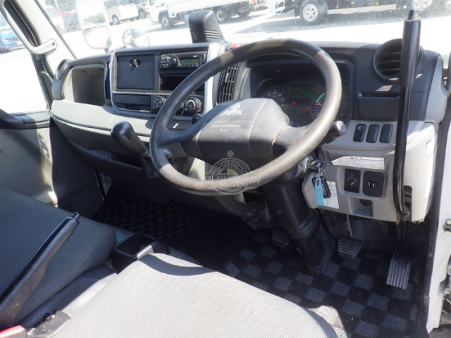 2019 Mitsubishi Fuso Canter in white, photo 2 of 3, for sale in Kenya (Ref M19-80791)