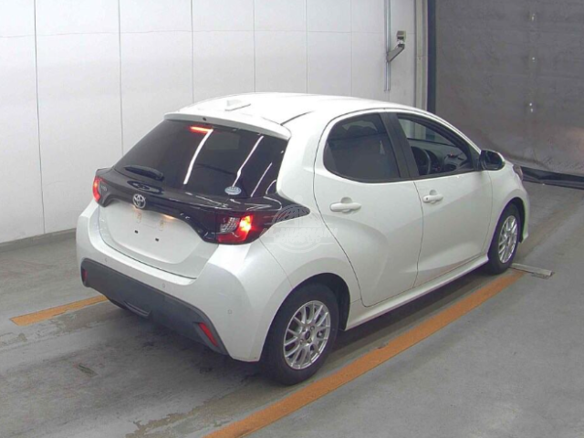 2020 Toyota Yaris in pearl, photo 4 of 4, for sale in Kenya (Ref T20-12016)