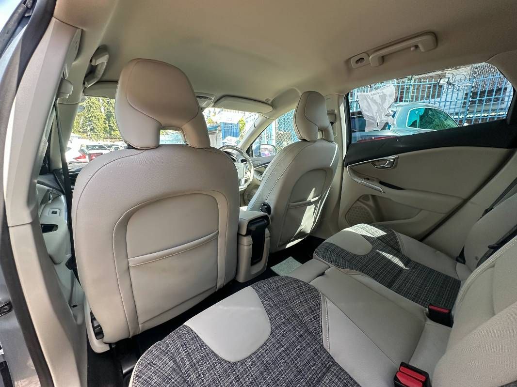 2019 Volvo V40
