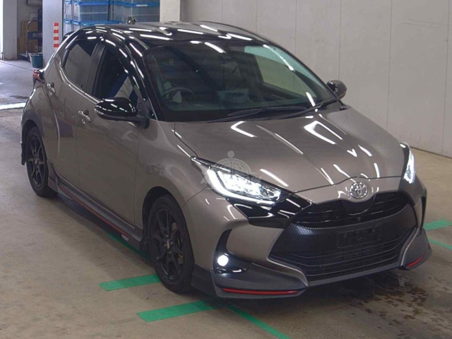 2021 Toyota Yaris in grey, photo 1 of 3, for sale in Kenya (Ref T21-41732)