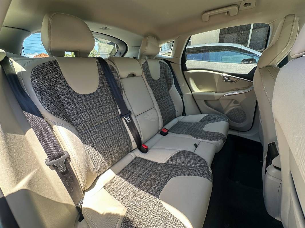2019 Volvo V40